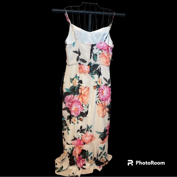 ❌SOLD❌ ⭐️Chelsea 28 floral dress - Picture 2 of 3